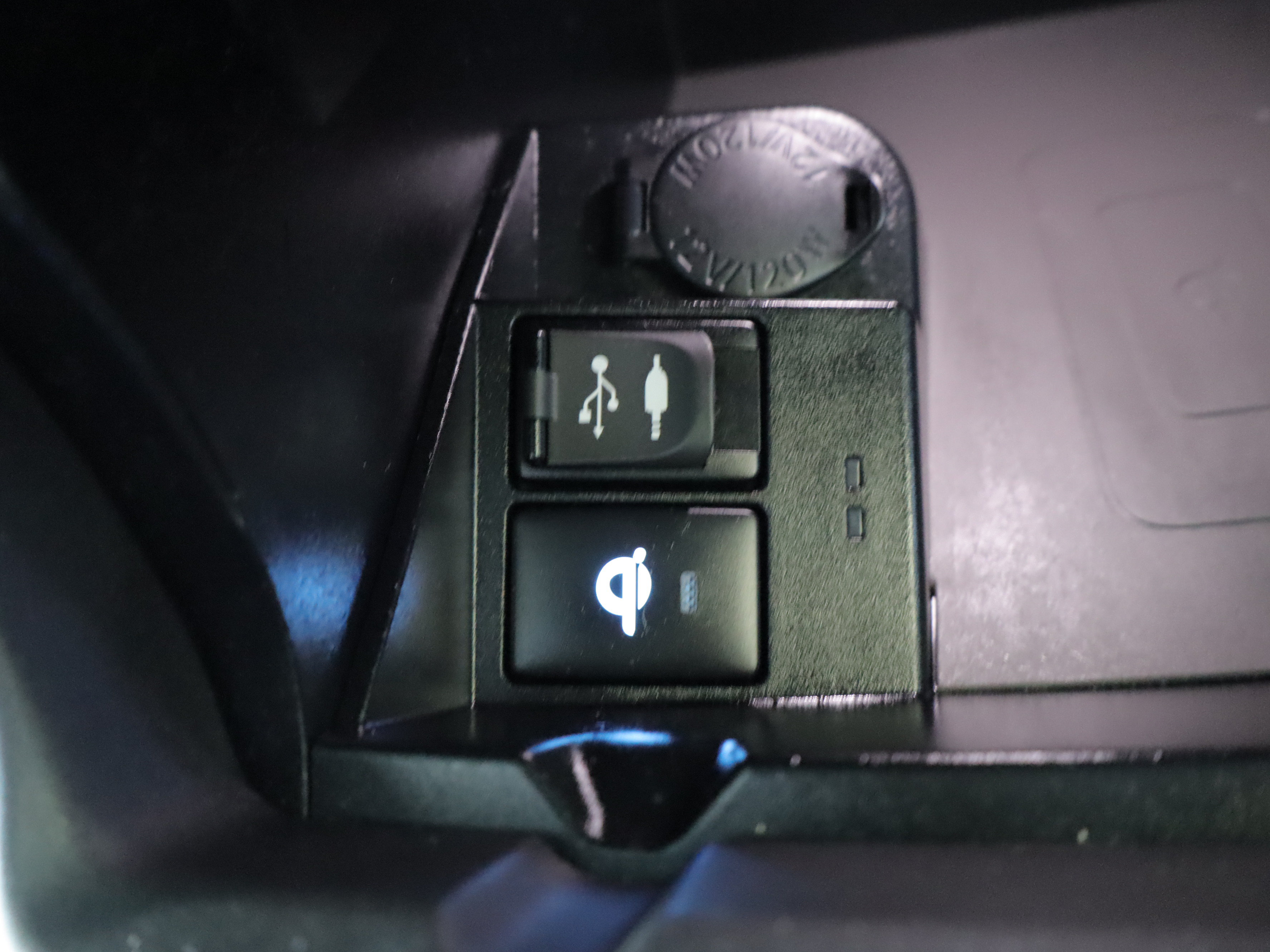 Used 2016 Toyota Camry XLE w/ Advanced Technology Package FWD image 18