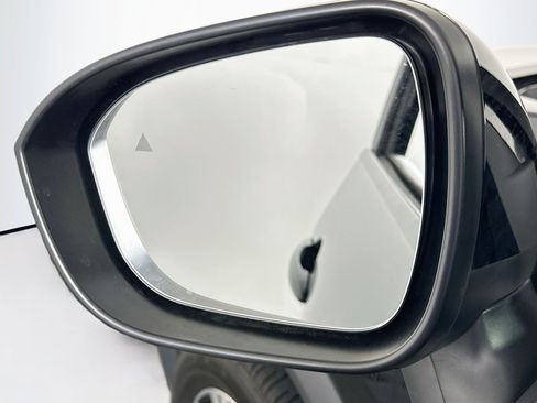 Used 2023 Nissan Rogue SV AWD/4WD image 16