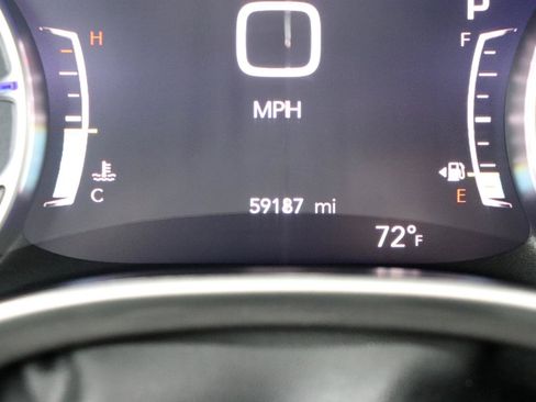 Used 2024 Chrysler Pacifica Touring-L FWD image 34