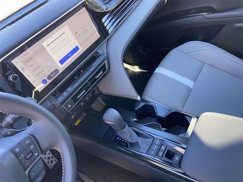 Used 2025 Toyota Camry SE image 26