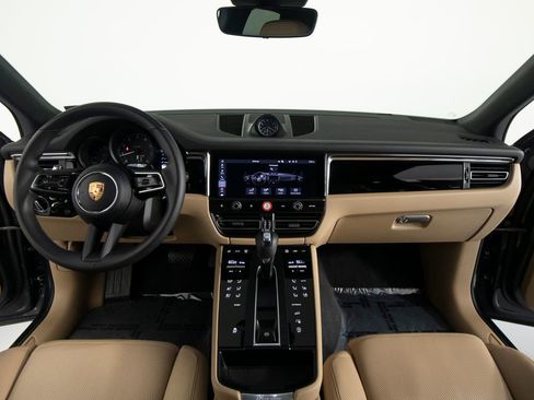 Certified 2026 Porsche Macan AWD/4WD image 31