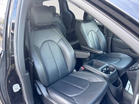 Used 2025 Chrysler Pacifica Select FWD image 27