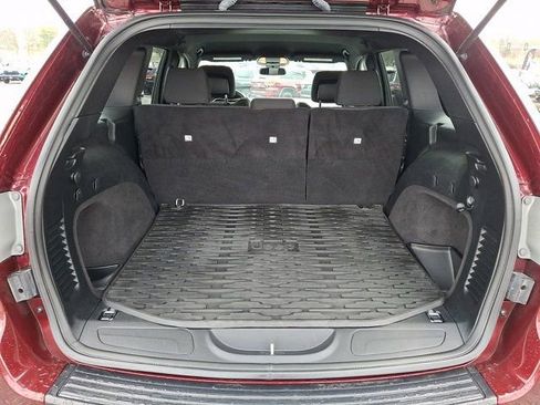 Used 2019 Jeep Grand Cherokee Laredo image 33