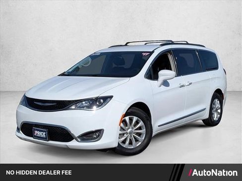 Used 2017 Chrysler Pacifica Touring-L FWD image 1