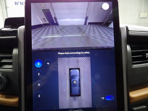 Used 2024 Ford Expedition Platinum image 13