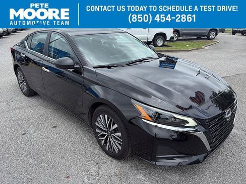 Used 2025 Nissan Altima 2.5 SV FWD image 1