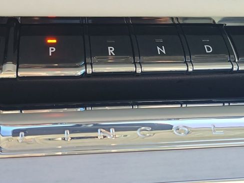 Certified 2025 Lincoln Aviator Reserve w/ Luxury Package image 28