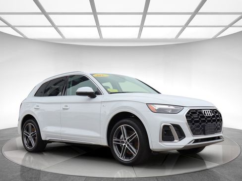 Used 2021 Audi Q5 e Premium w/ Convenience Package AWD/4WD image 3