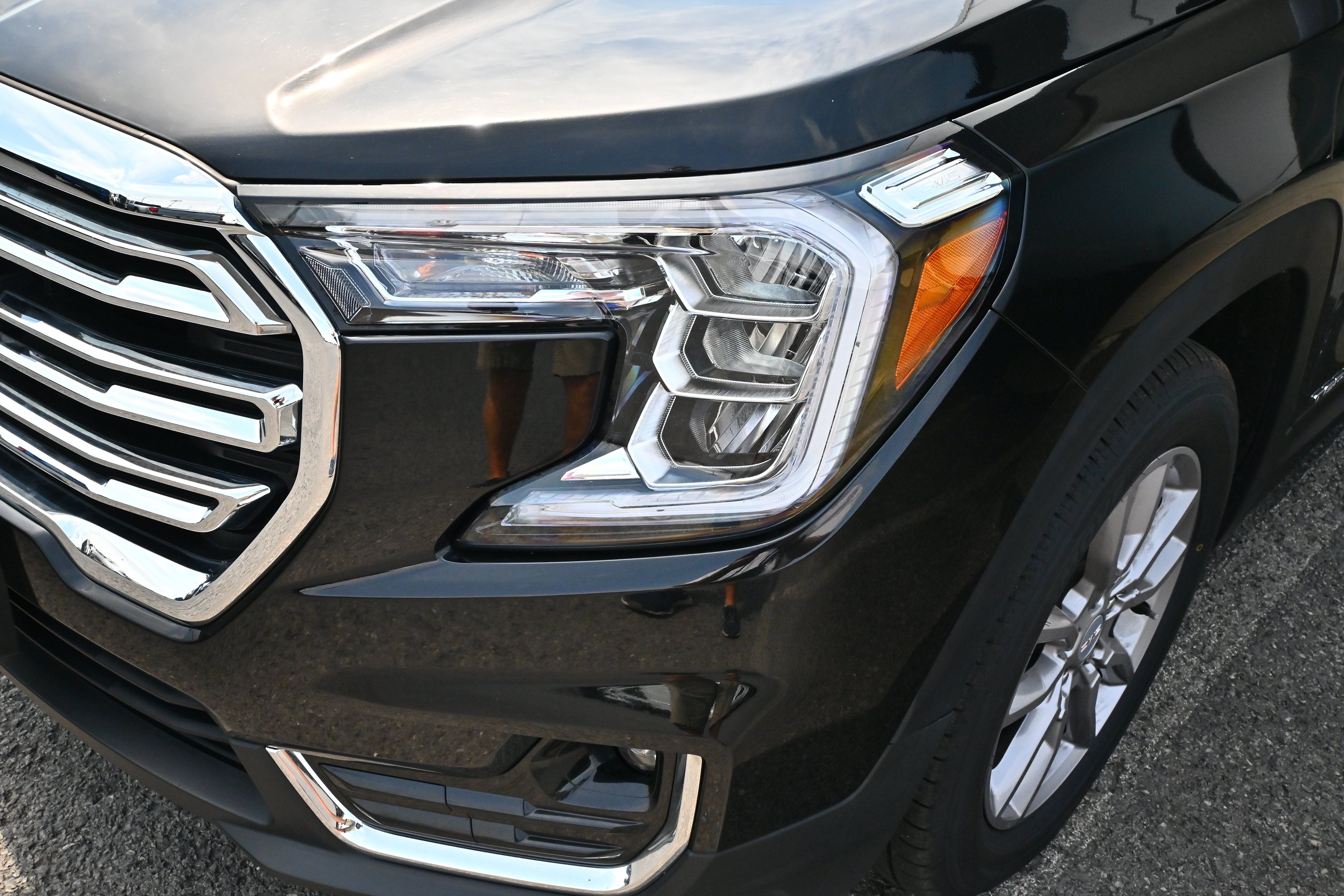 Used 2024 GMC Terrain SLT AWD/4WD image 12