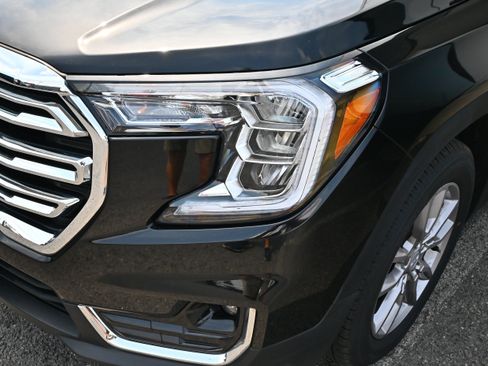 Used 2024 GMC Terrain SLT AWD/4WD image 12
