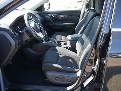 Used 2020 Nissan Rogue SV FWD image 2