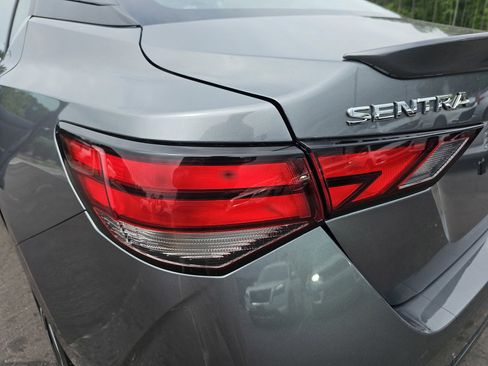 Used 2022 Nissan Sentra SR w/ SR Premium Package FWD image 34