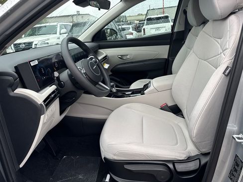 New 2026 Hyundai Tucson SE image 9