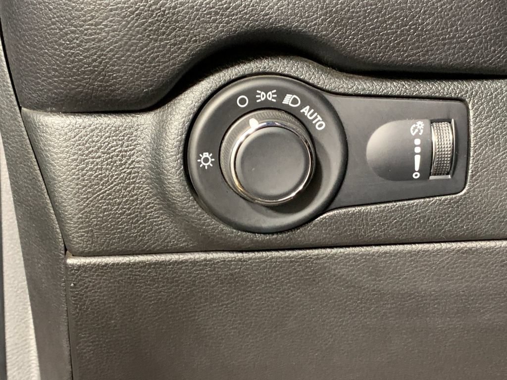 Used 2023 Dodge Durango AWD image 17