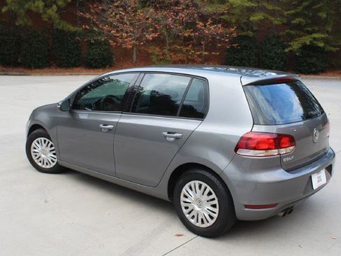 Used 2010 Volkswagen Golf 4-Door image 3