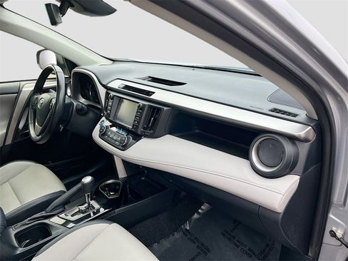 Used 2018 Toyota RAV4 Limited image 29