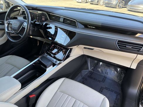 Used 2024 Audi Q8 e-tron Premium Plus image 28