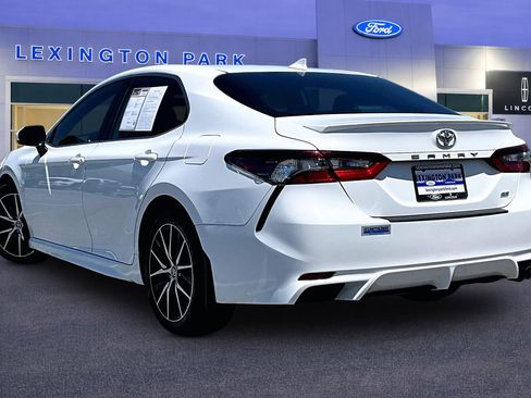 Used 2022 Toyota Camry SE FWD image 4