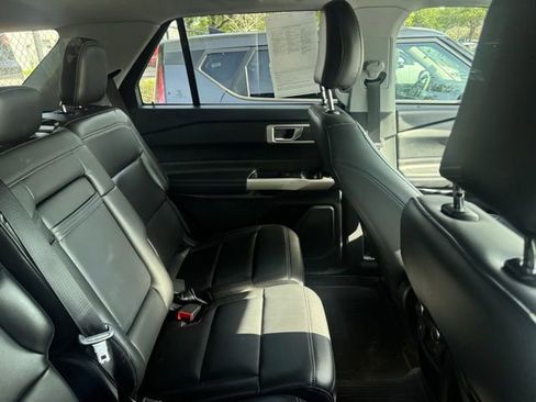 Used 2021 Ford Explorer XLT w/ Equipment Group 202A image 3