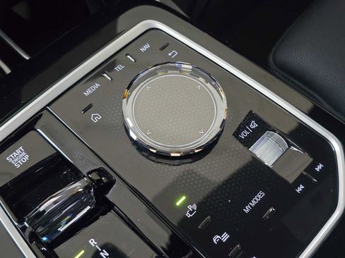 Used 2026 BMW 760i xDrive w/ Executive Package image 30