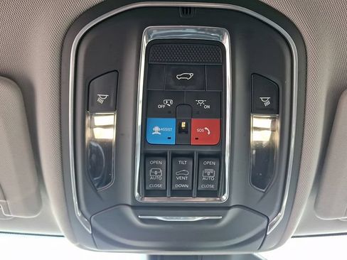 Used 2022 Jeep Grand Cherokee Limited AWD/4WD image 23