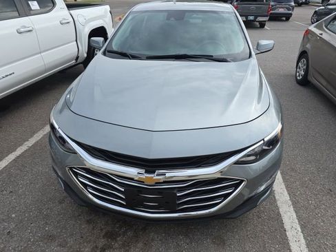 Used 2025 Chevrolet Malibu LT image 2