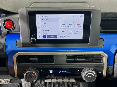 Used 2025 Toyota Tacoma TRD Off-Road image 23