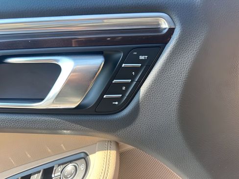 Used 2023 Porsche Macan Turbo image 11