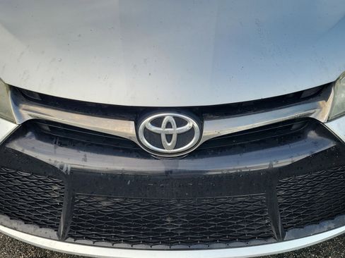 Used 2016 Toyota Camry SE image 5