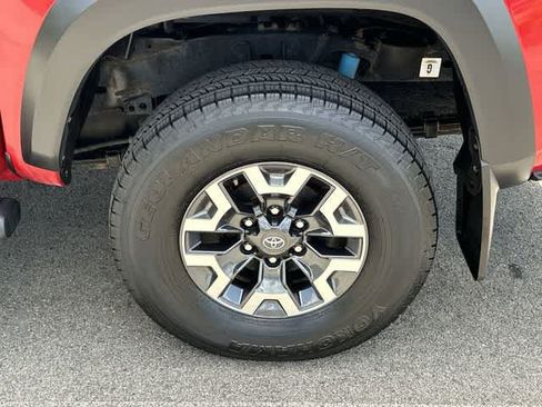 Used 2021 Toyota Tacoma TRD Off-Road w/ Technology Package AWD/4WD image 5
