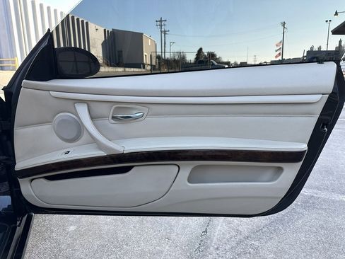 Used 2009 BMW 335i Convertible w/ Premium Pkg image 20