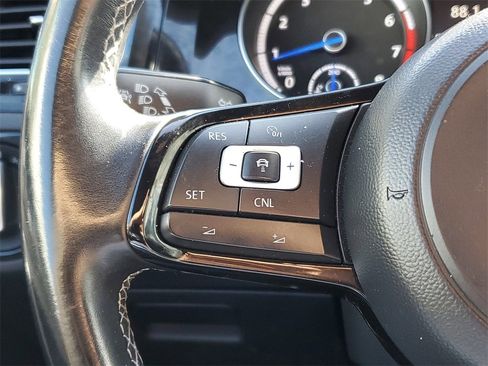 Used 2017 Volkswagen Golf R 4-Door image 23