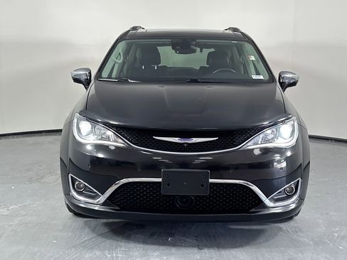 Used 2018 Chrysler Pacifica Limited w/ Advanced Safetytec Group FWD image 2