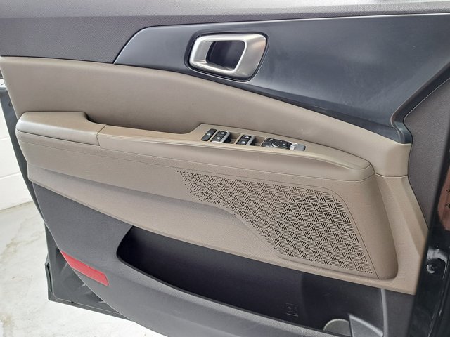 Used 2025 Kia Carnival FWD image 20