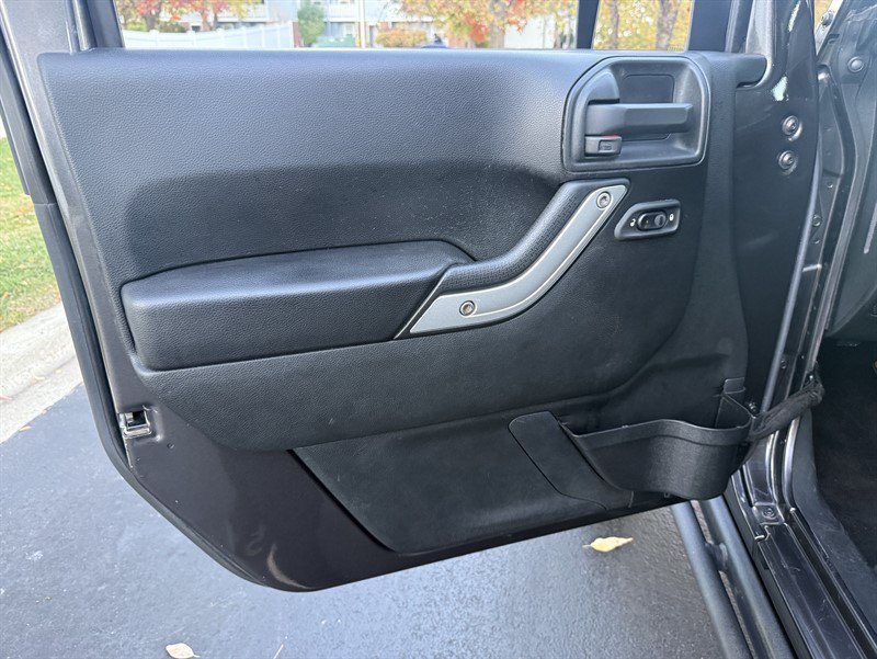 Used 2017 Jeep Wrangler Unlimited Rubicon AWD/4WD image 19