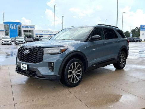 Used 2025 Ford Explorer ST-Line AWD/4WD image 3
