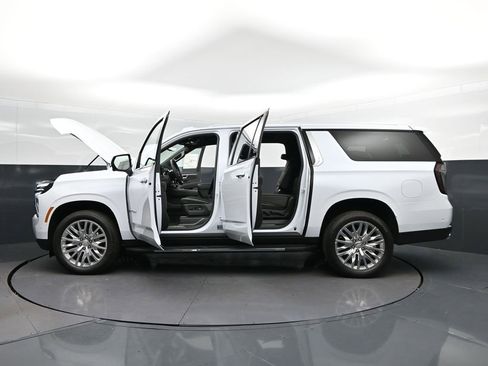 New 2026 Chevrolet Suburban Premier RWD image 36