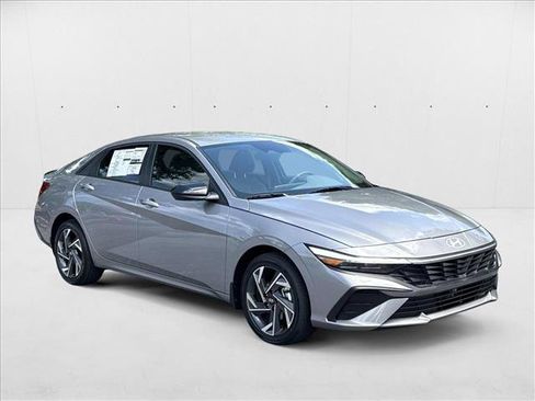 New 2025 Hyundai Elantra SEL image 7