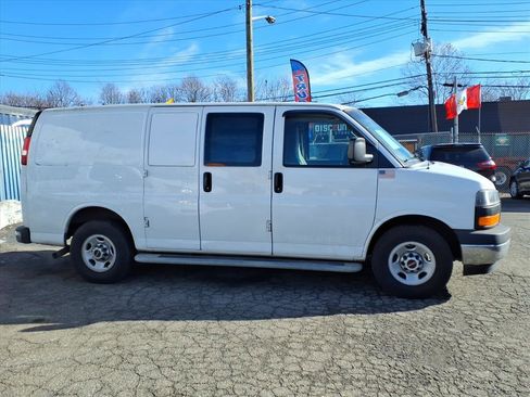 Used 2017 GMC Savana 2500 image 8