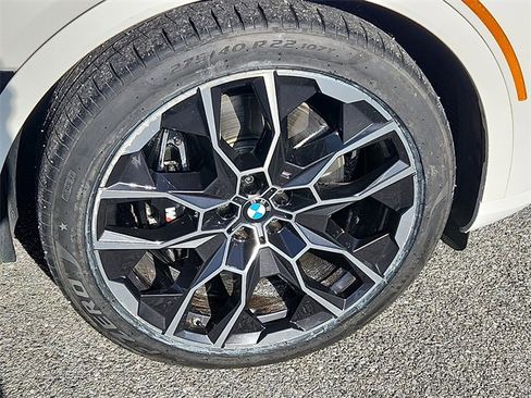 Used 2023 BMW X7 xDrive40i w/ Executive Package image 8