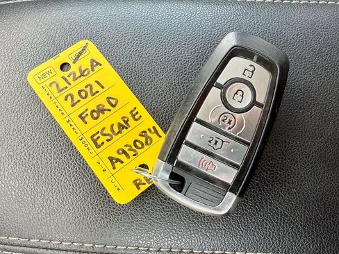 Used 2021 Ford Escape SE w/ Convenience Package AWD/4WD image 39