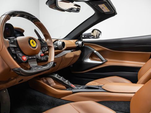 Used 2021 Ferrari 812 GTS image 11