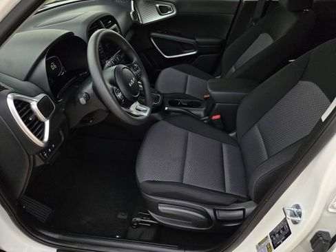 Used 2025 Kia Soul LX image 20
