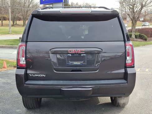 Used 2017 GMC Yukon SLT image 5