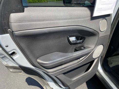 Used 2019 Land Rover Range Rover Evoque SE image 38