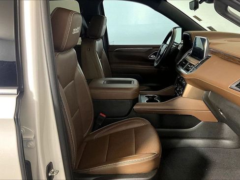 Used 2023 Chevrolet Suburban High Country AWD/4WD image 6