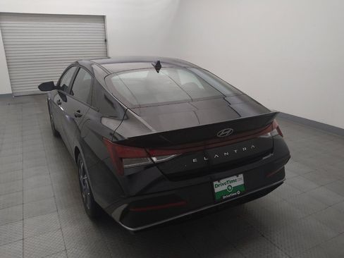 Used 2025 Hyundai Elantra Sport FWD image 6