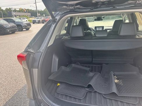 Certified 2021 Toyota RAV4 XLE Premium AWD/4WD image 9