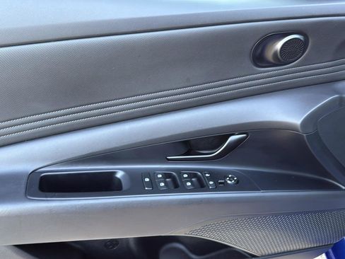 Used 2025 Hyundai Elantra Sport image 12