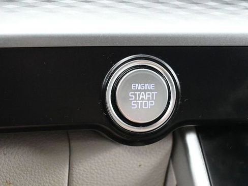 Used 2022 Kia Carnival LX FWD image 24